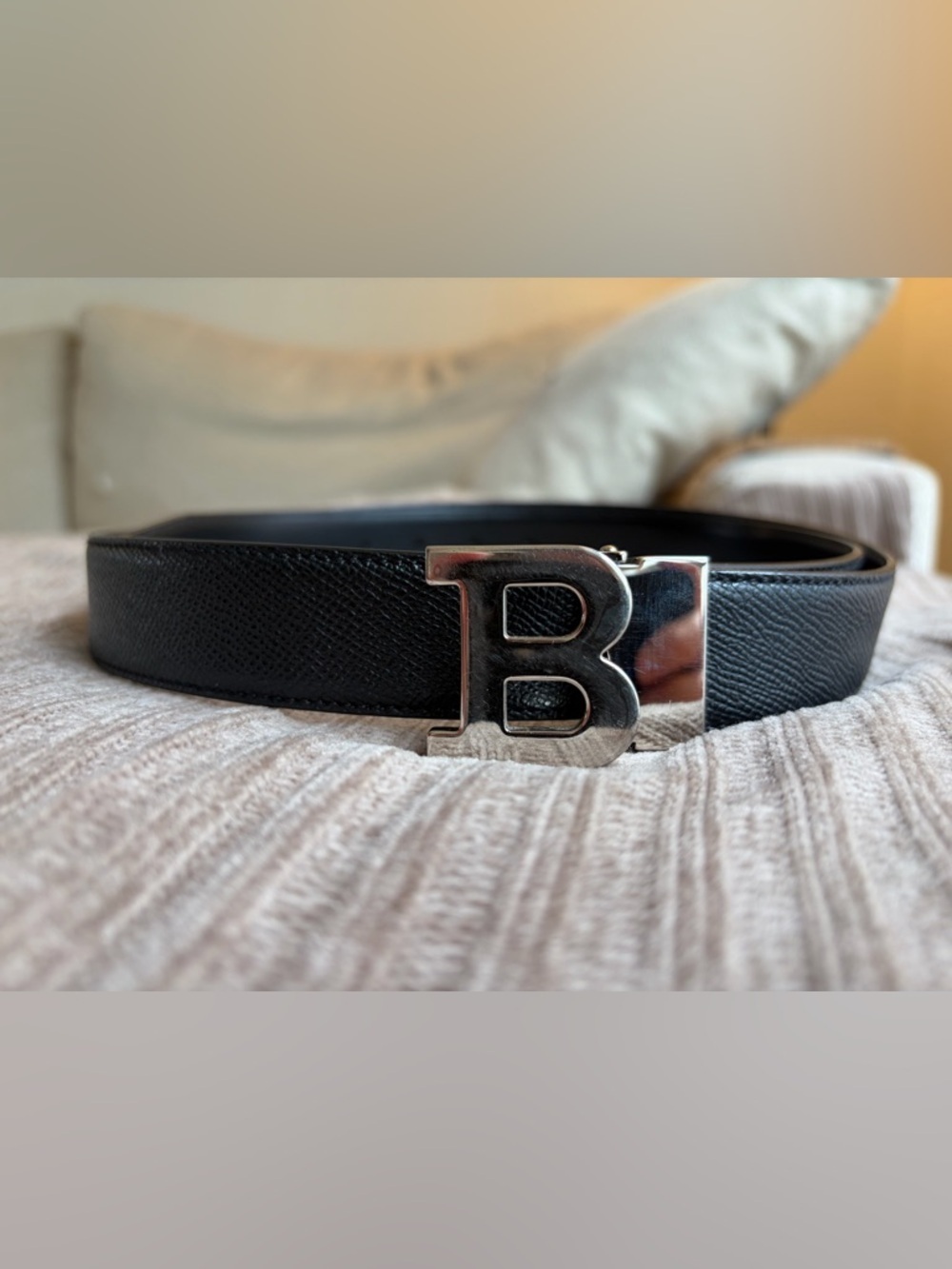 Bally Black Leather Men's Reversible Belt with Silver 'B' Buckle - Picture 2 of 4